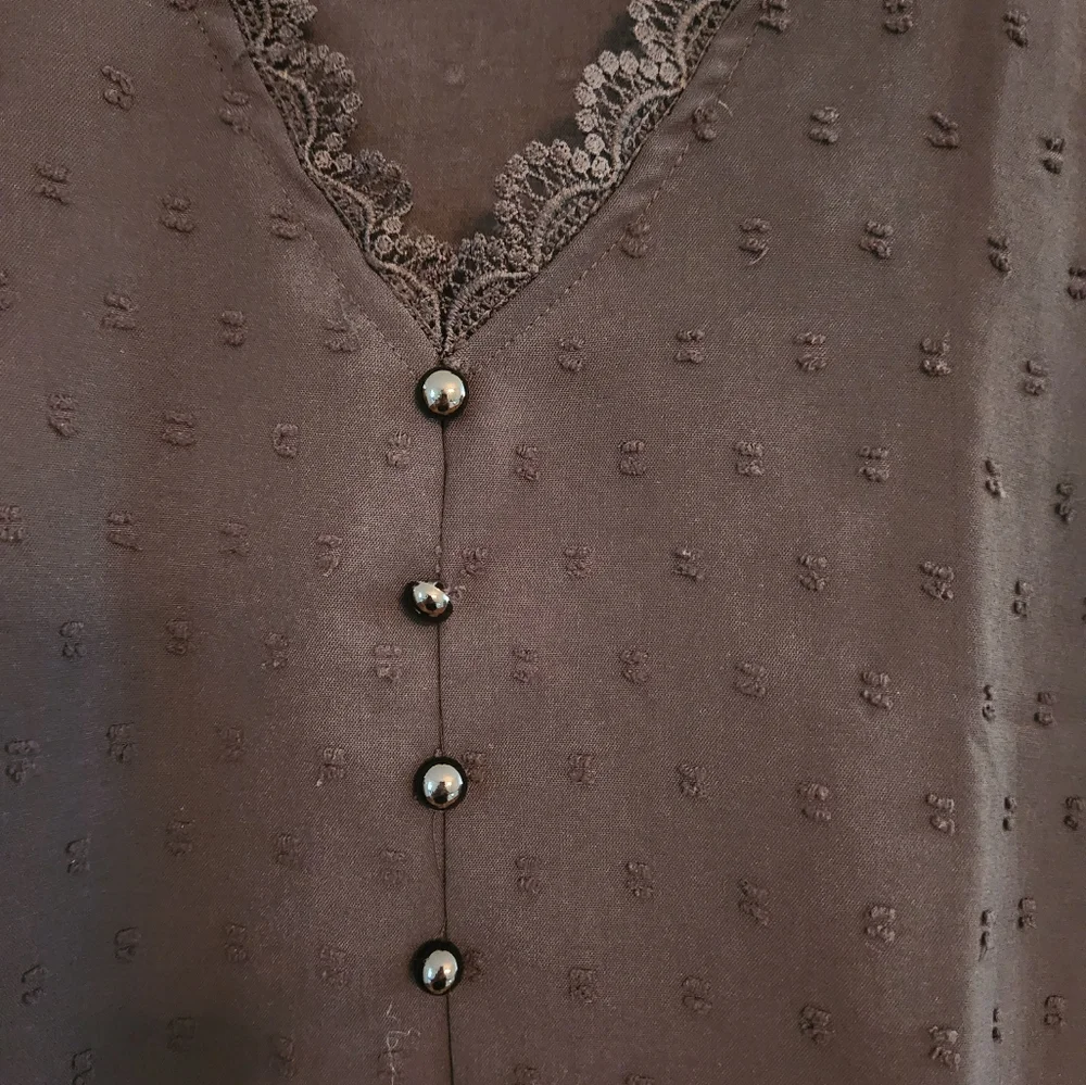 (4 For $20)Wonens Black Blouse with Lace Cap Sleve Stylish Buttons.  Size SP. - Picture 3 of 5